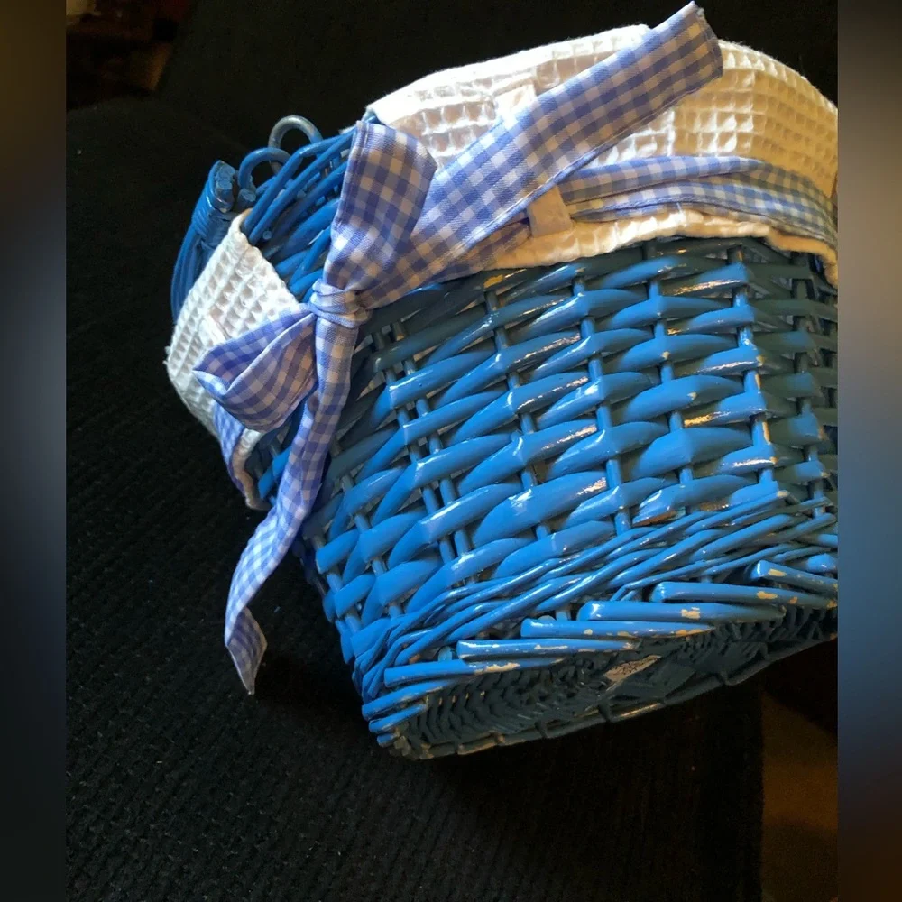 10936 VINTAGE Blue Wicker Basket With White Basket Liner Gingham Bows